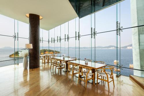 Bar/lounge, Hidden Bay Hotel. in Wolho-dong Bar/lounge, Hidden Bay Hotel. in Wolho-dong