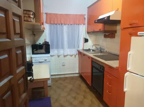 Konyha, K'PALOMA in La Adrada Konyha, K'PALOMA in La Adrada