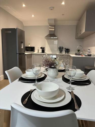 Spacious, bright, modern flat in Brentwood Spacious, bright, modern flat in Brentwood