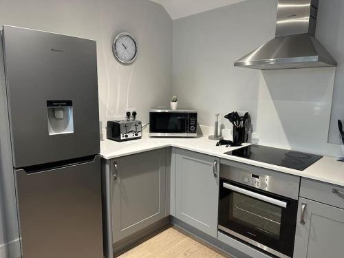 Spacious, bright, modern flat in Brentwood Spacious, bright, modern flat in Brentwood