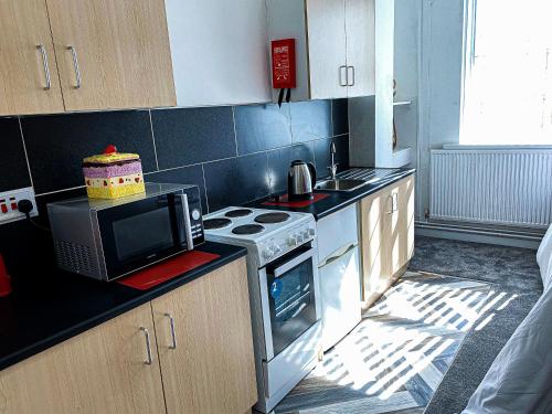 Kitchen, The Trinity Lodge - Self Serviced in West Bromwich Kitchen, The Trinity Lodge - Self Serviced in West Bromwich