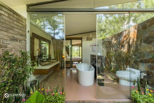 Bathroom, Dai Lai Resort- Forest Villa in Phuc Yen Bathroom, Dai Lai Resort- Forest Villa in Phuc Yen