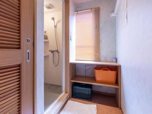 Shower, Hotel Kaga in Osaka City South Shower, Hotel Kaga in Osaka City South