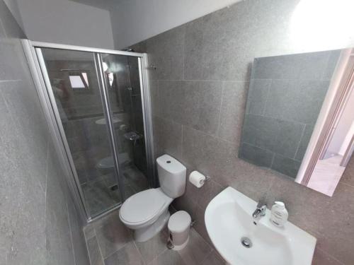 Bathroom, Hotel Sun Shine Inn in Alambagh Bathroom, Hotel Sun Shine Inn in Alambagh