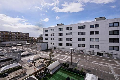 Cool 1-bed with a private terrace. - image 7