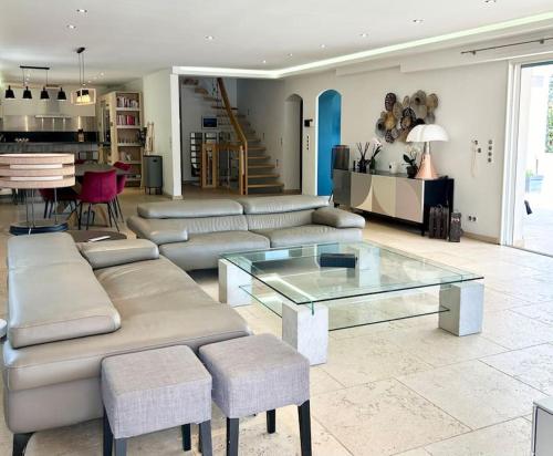 Superbe Villa a Antibes avec Piscine dans un quartier calme in Trois Moulins Superbe Villa a Antibes avec Piscine dans un quartier calme in Trois Moulins