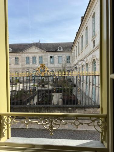 Vistas, appartement cosy tout confort in Place Saint-Pierre Vistas, appartement cosy tout confort in Place Saint-Pierre