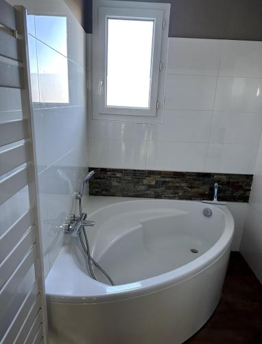 Villa , calme et reposante in นีเมอ Villa , calme et reposante in นีเมอ