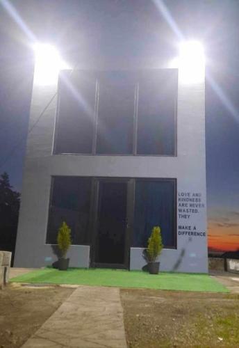 A szálláshely kívülről, Incognito in Buknari A szálláshely kívülről, Incognito in Buknari