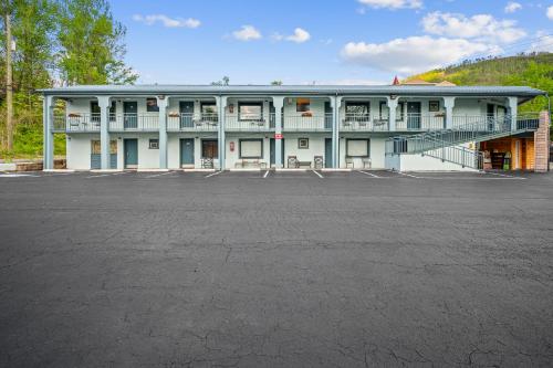 Country Town N' Suites in Gatlinburg (TN) Country Town N' Suites in Gatlinburg (TN)