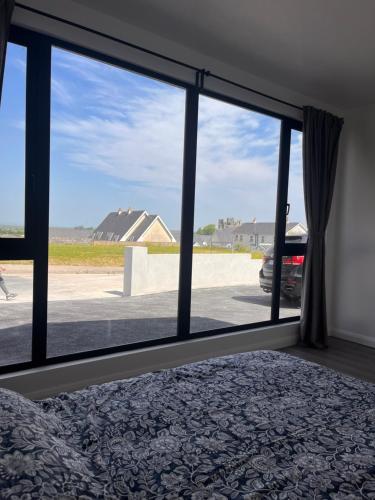 "Deerpark Villa - Sleeps 8, Views of The Rock & Cashel Palace Hotel" in Cashel "Deerpark Villa - Sleeps 8, Views of The Rock & Cashel Palace Hotel" in Cashel