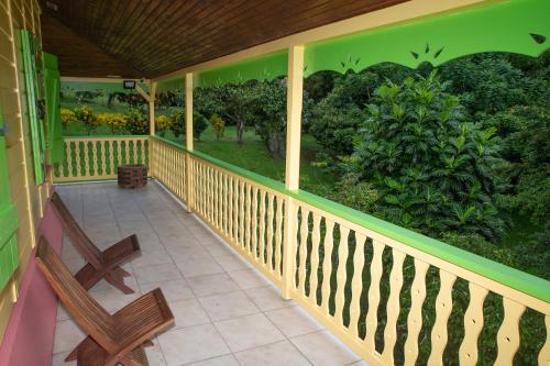 Terraza/balcón, Le gîte du jardin (Le gite du jardin) in Gros-Morne Terraza/balcón, Le gîte du jardin (Le gite du jardin) in Gros-Morne