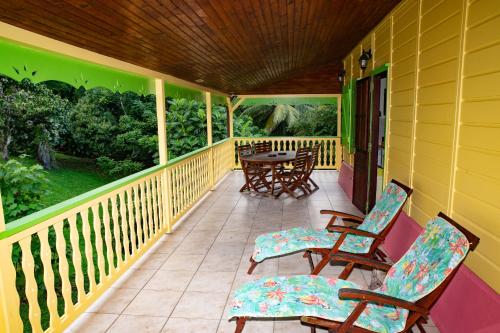 Terraza/balcón, Le gîte du jardin (Le gite du jardin) in Gros-Morne Terraza/balcón, Le gîte du jardin (Le gite du jardin) in Gros-Morne