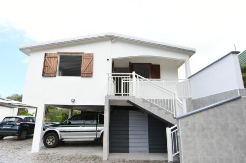 View, Gray Coconut Sorbet, T3 tout equipe avec parking gratuit in Le Moule View, Gray Coconut Sorbet, T3 tout equipe avec parking gratuit in Le Moule