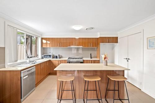 Cozy Double Room in Panania - Close to Stations & Stores - Shared Bathroom in Hurstville Cozy Double Room in Panania - Close to Stations & Stores - Shared Bathroom in Hurstville
