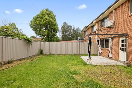 Cozy Double Room in Panania - Close to Stations & Stores - Shared Bathroom in Hurstville Cozy Double Room in Panania - Close to Stations & Stores - Shared Bathroom in Hurstville