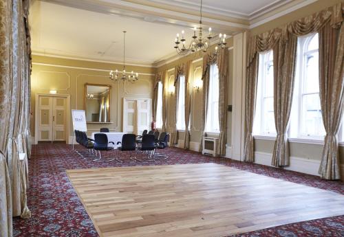 غرفة الاجتماعات/الاحتفالات, George Hotel by Greene King Inns in هانتينجتون غرفة الاجتماعات/الاحتفالات, George Hotel by Greene King Inns in هانتينجتون