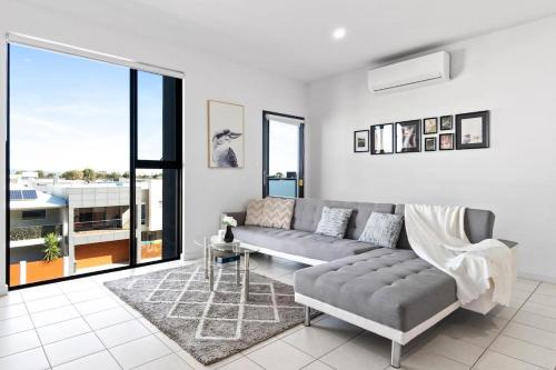 Lightview Oasis- Modern 2BR Apt- WiFi & Parking in Clearview Lightview Oasis- Modern 2BR Apt- WiFi & Parking in Clearview