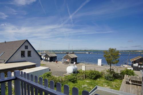 Erkély/terasz, Haus ButjeButje Haus - Terrasse, Sauna, Yachthafen in Gager / Rugen Erkély/terasz, Haus ButjeButje Haus - Terrasse, Sauna, Yachthafen in Gager / Rugen