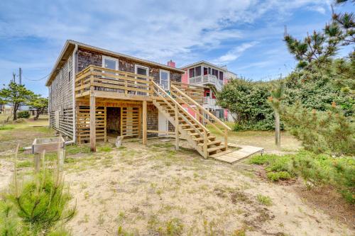 Updated Kitty Hawk Semi-Oceanfront with Ocean Views in קיטי חוק(אן סי) Updated Kitty Hawk Semi-Oceanfront with Ocean Views in קיטי חוק(אן סי)
