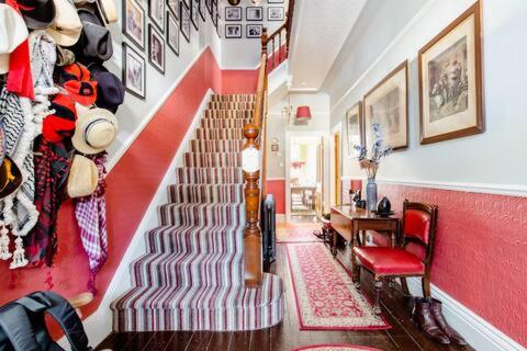 Victorian Guest House 200m from the Seafront in West Kirby Victorian Guest House 200m from the Seafront in West Kirby
