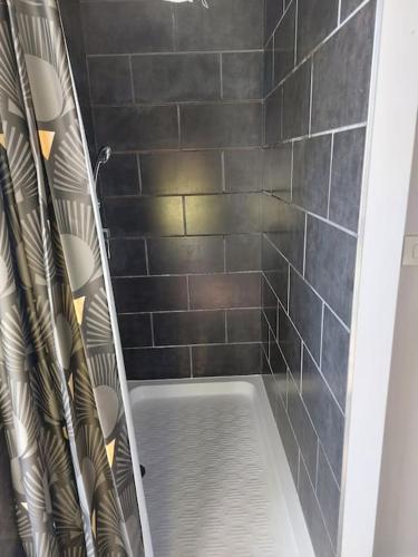 MONTALIEU SEJOUR Duplex Tournesol, prox CNPE Bugey, PIPA, vallée Bleue (MONTALIEU SEJOUR Duplex Tournesol, prox CNPE Bugey, PIPA, vallee Bleue) in Montalieu-Vercieu MONTALIEU SEJOUR Duplex Tournesol, prox CNPE Bugey, PIPA, vallée Bleue (MONTALIEU SEJOUR Duplex Tournesol, prox CNPE Bugey, PIPA, vallee Bleue) in Montalieu-Vercieu