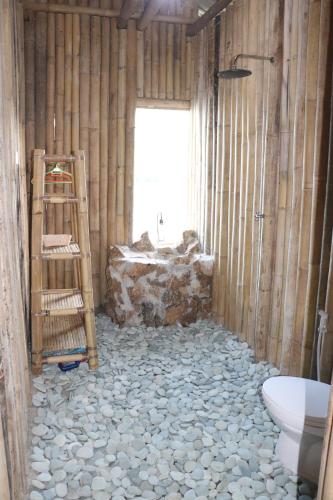 화장실, Loca Lobo Lodges Riung in 낭아메세 화장실, Loca Lobo Lodges Riung in 낭아메세