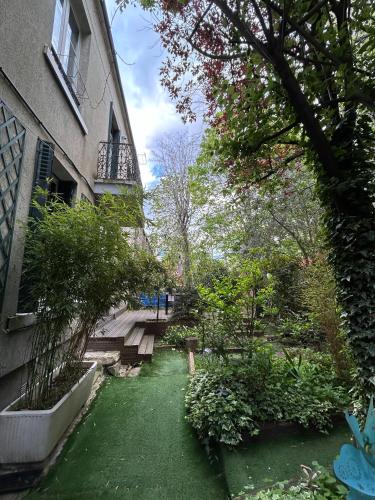 puutarha, Stella's entire house avec hidden garden, Paris 10'Disney30mins in Saint Mande puutarha, Stella's entire house avec hidden garden, Paris 10'Disney30mins in Saint Mande