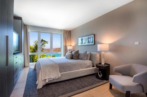 Bed, Premium Ocean View Condo with Pool in Lower Woburn Bed, Premium Ocean View Condo with Pool in Lower Woburn