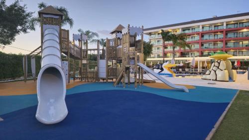 Детска площадка, Aquashow Park Hotel in Куартейра Детска площадка, Aquashow Park Hotel in Куартейра