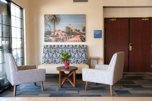 Előcsarnok, Holiday Inn Express & Suites Davis - University Area By IHG in Davis Előcsarnok, Holiday Inn Express & Suites Davis - University Area By IHG in Davis