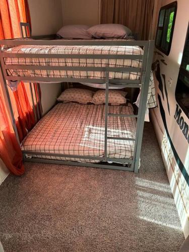 Daisy Dukes Unique Private Home on Horse Ranch!