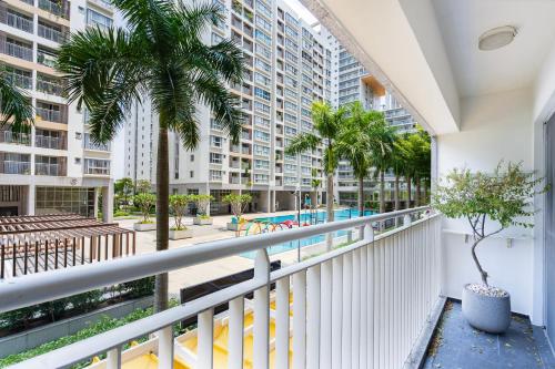 Scenic Valley 3 Bedrooms Balcony with pool view