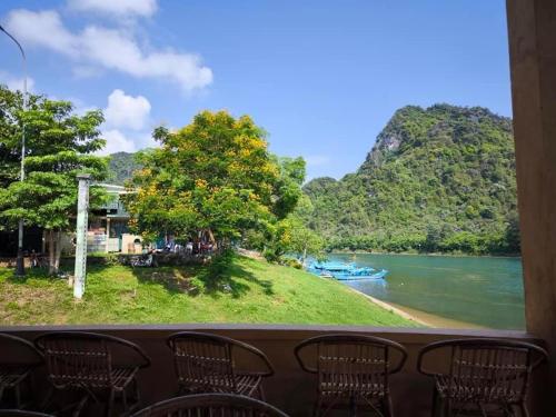 Phong Nha Jasmine Hostel & Roof Top Bar in Lang Co Phong Nha Jasmine Hostel & Roof Top Bar in Lang Co