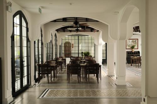 Restaurant, Paul Chabot Hotel in Haiphong Restaurant, Paul Chabot Hotel in Haiphong