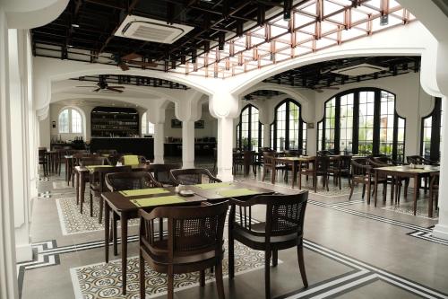 Restaurant, Paul Chabot Hotel in Haiphong Restaurant, Paul Chabot Hotel in Haiphong