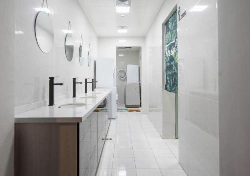 Bathroom, 上海璞淳国际青年旅舍(外滩店) in Shanghai Bathroom, 上海璞淳国际青年旅舍(外滩店) in Shanghai