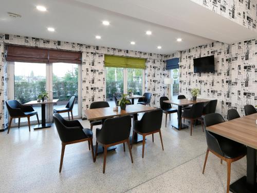 Lobby, B&B HOTEL Berlin-Adlershof in Treptow Lobby, B&B HOTEL Berlin-Adlershof in Treptow