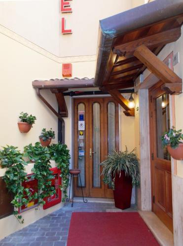 Entrada, Hotel Signa in Near Center Entrada, Hotel Signa in Near Center