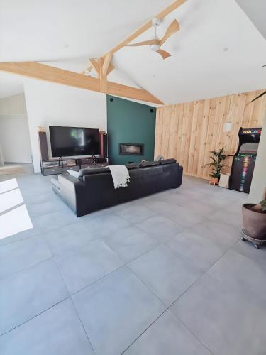 Shared lounge/TV area, La Cigale - Maison (8 pers) au Lac de Lacanau in Le Moutchic Shared lounge/TV area, La Cigale - Maison (8 pers) au Lac de Lacanau in Le Moutchic