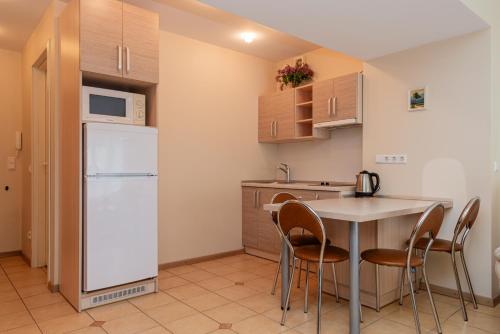 Studio Apartment image 9