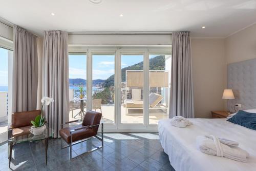 Μπαλκόνι/βεράντα, Grand Hotel Mediterranee in Αλάσιο Μπαλκόνι/βεράντα, Grand Hotel Mediterranee in Αλάσιο