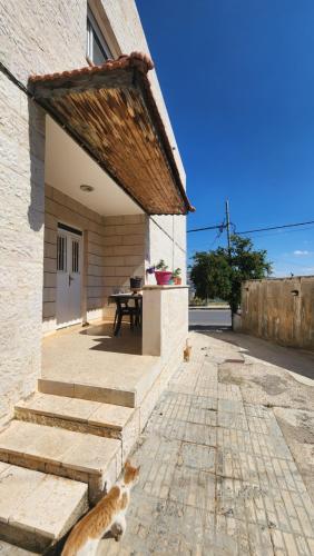 Балкон/тераса, Blackbird Sanctuary homestay & Art Cafe in Аджлун Балкон/тераса, Blackbird Sanctuary homestay & Art Cafe in Аджлун