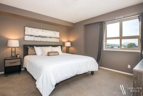 Contemporary, Cozy, Pool, Hot Tub, Lake Front in Invermere (BC) Contemporary, Cozy, Pool, Hot Tub, Lake Front in Invermere (BC)