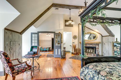 Spacious and Historic Cabin in New Haven with Pond! in 紐黑文(MO) Spacious and Historic Cabin in New Haven with Pond! in 紐黑文(MO)