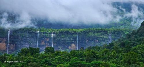 Közeli látványosságok, Shri Bhuvaneshvari Homestay in Jambrung Közeli látványosságok, Shri Bhuvaneshvari Homestay in Jambrung