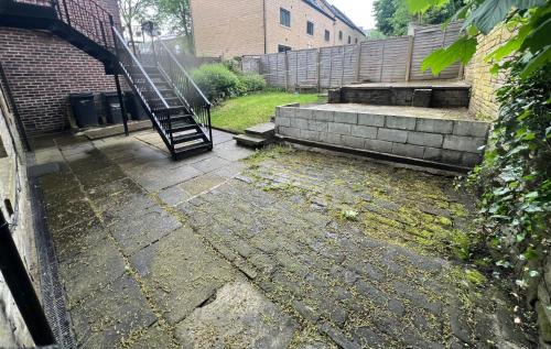 Kert, Spacious ground floor suite comfortably sleeps up to eight in Ovenden Kert, Spacious ground floor suite comfortably sleeps up to eight in Ovenden