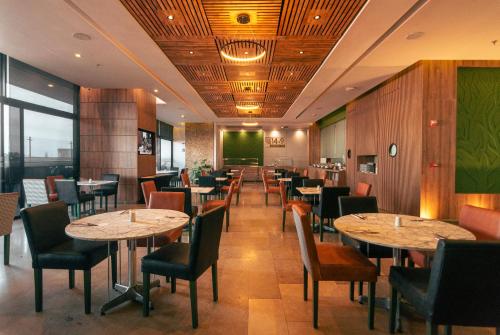 Restaurant, Hotel Mocawa Plaza Armenia in Armenia Restaurant, Hotel Mocawa Plaza Armenia in Armenia