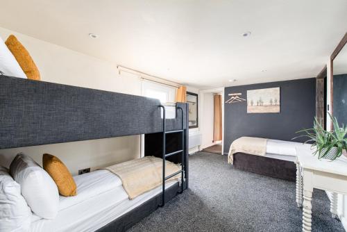 The Pine Lodge with Hot Tub and Games Room in Wick The Pine Lodge with Hot Tub and Games Room in Wick