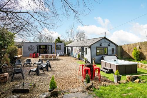The Pine Lodge with Hot Tub and Games Room in Wick The Pine Lodge with Hot Tub and Games Room in Wick